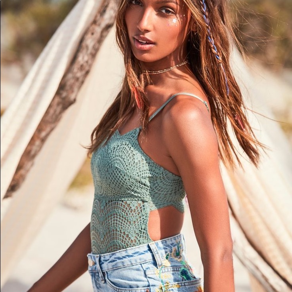 VS Scalloped Lace BodySuit - Green - Picture 2 of 6